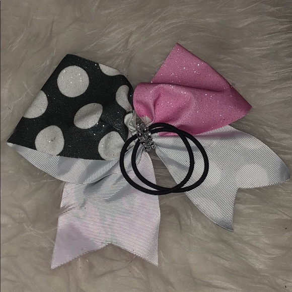 Cheer bow - Picture 2 of 2